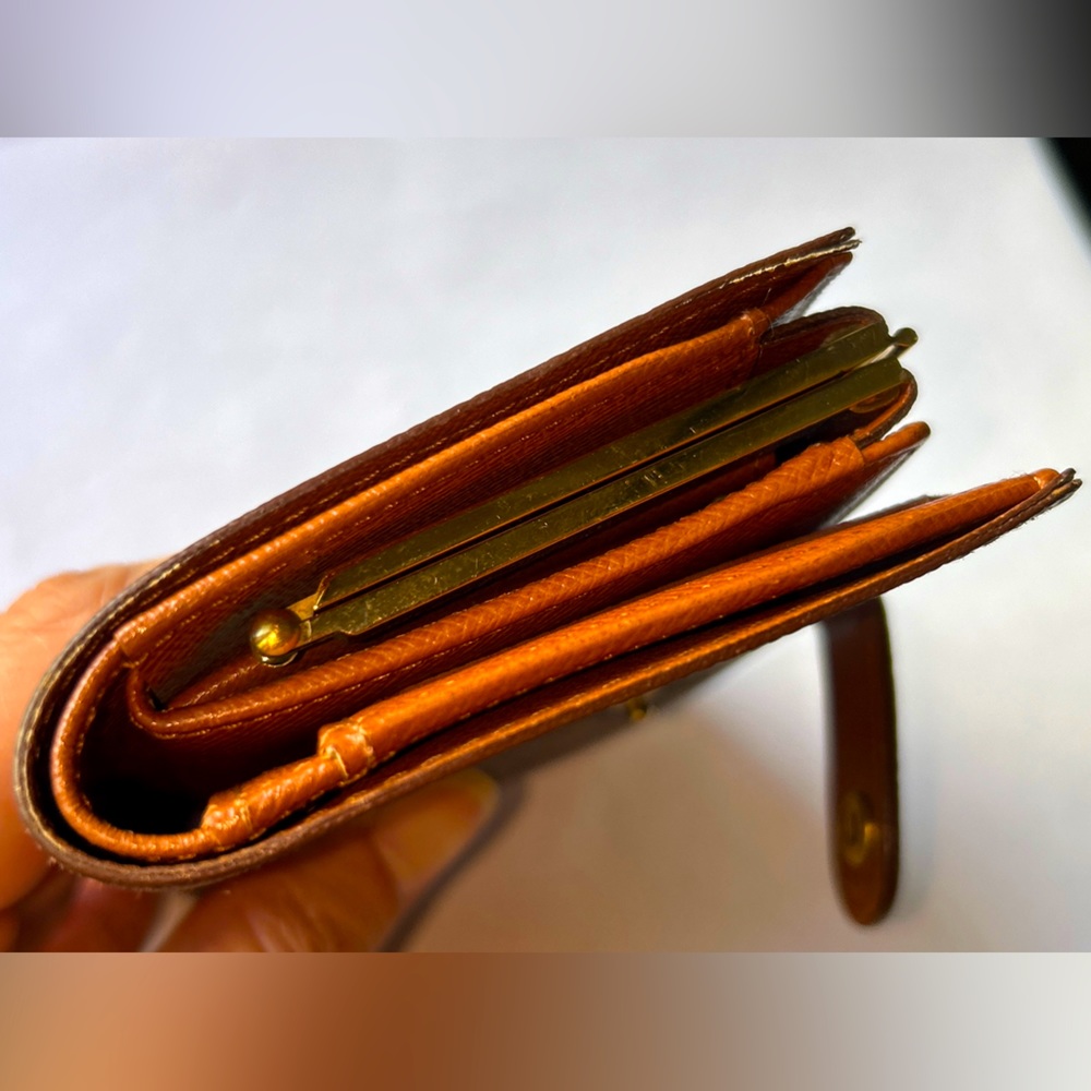Louis Vuitton Brown Kisslock Monogram Wallet - Picture 14 of 16
